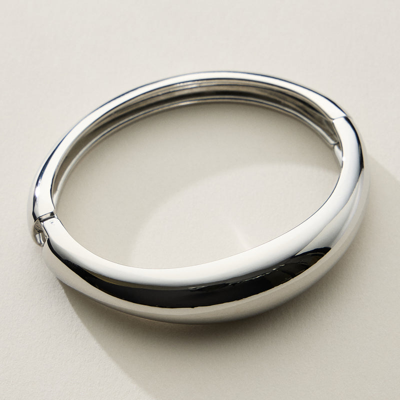 Thin and Wavy Elegant 18K Gold Cuff Bracelet