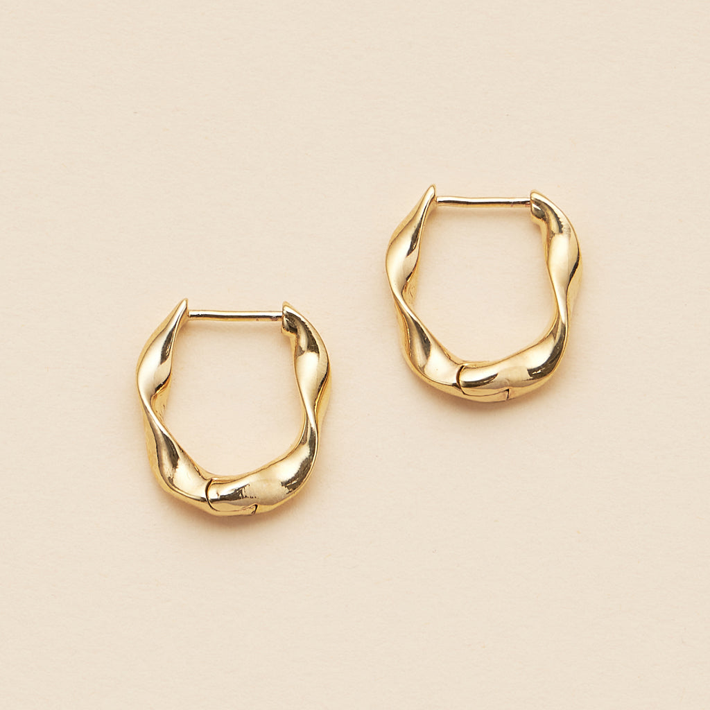 Wavy 18K Gold Dip Hoop Earrings