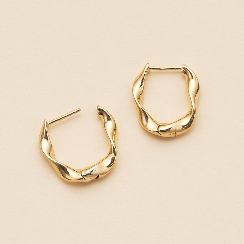 Wavy 18K Gold Dip Hoop Earrings