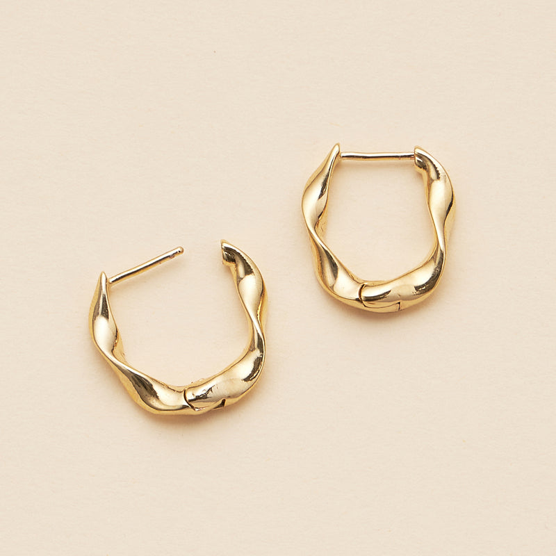 Wavy 18K Gold Dip Hoop Earrings