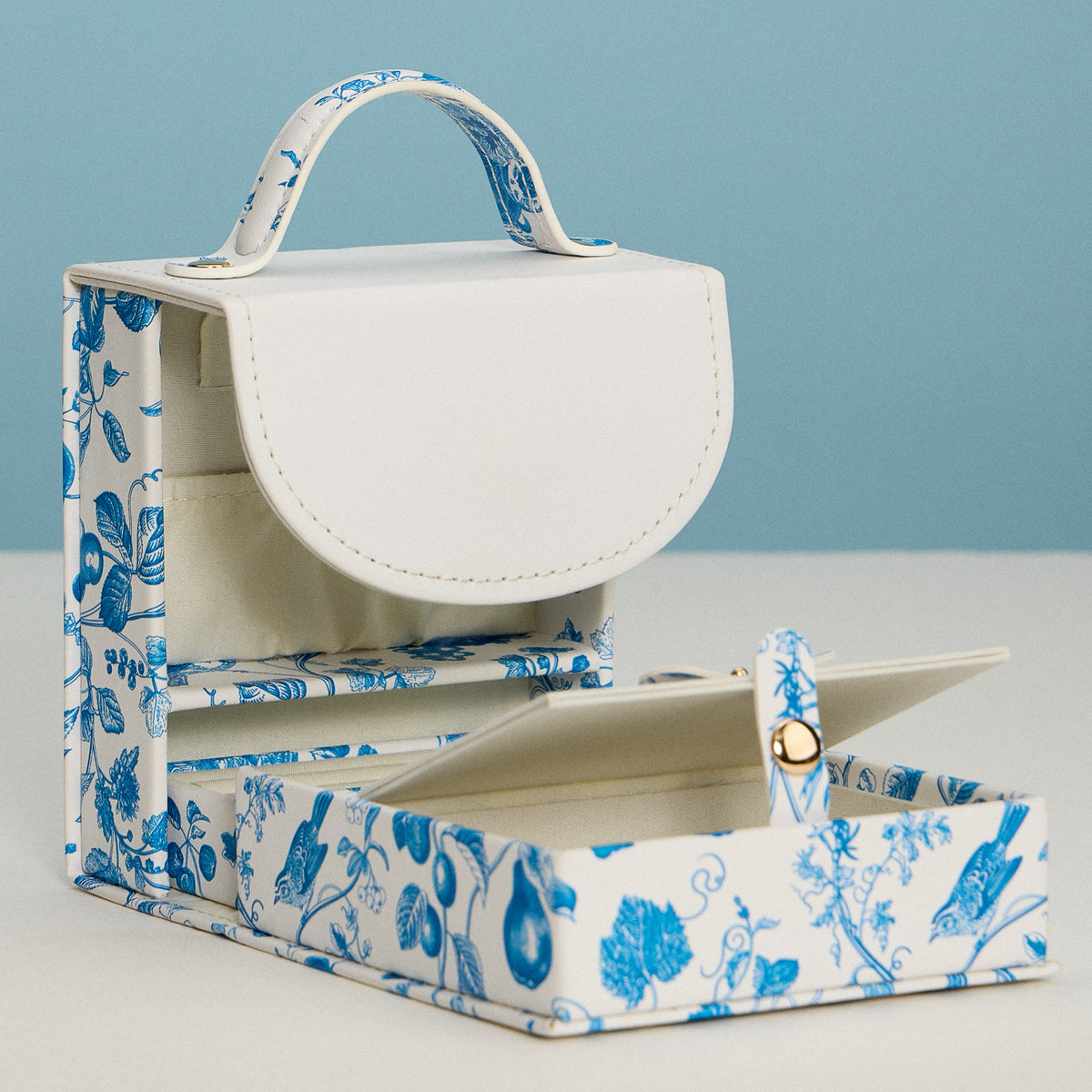 Blue & White Regency-Inspired Jewelry Organizer – English Toile Travel Jewelry Case with Handle