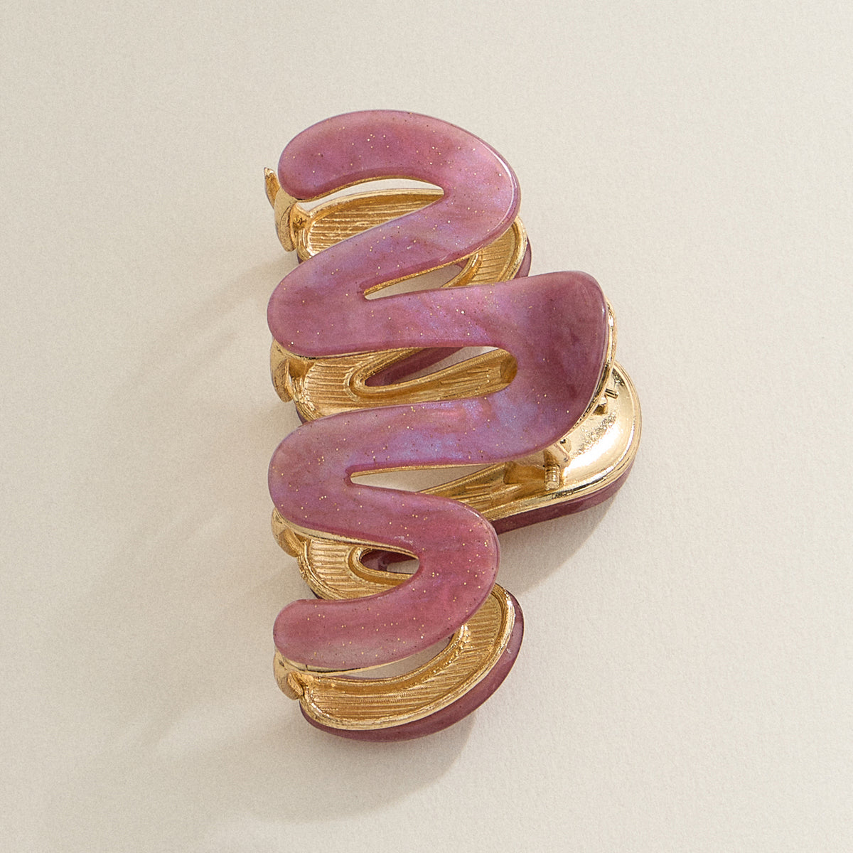 Wavy Matte Claw Clip with Gold Accents