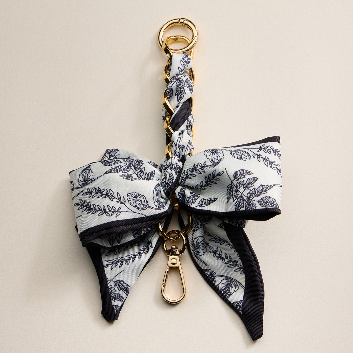 Scarf Bow Keychain with Gold Chain Link – Elegant Bag or Key Accessory