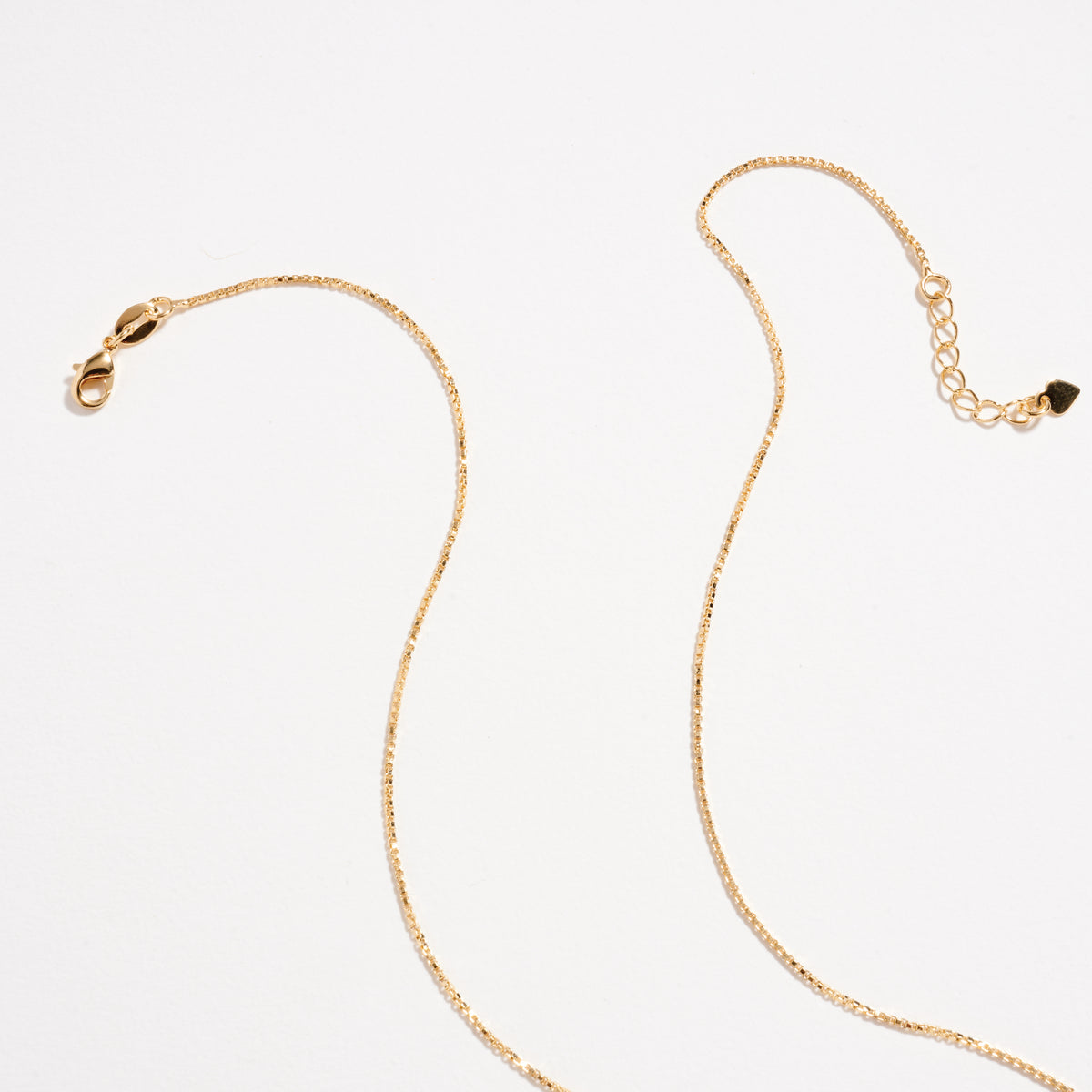 18K Gold Filled “Mom” Necklace – Dainty Script Pendant Chain, Made in Brazil