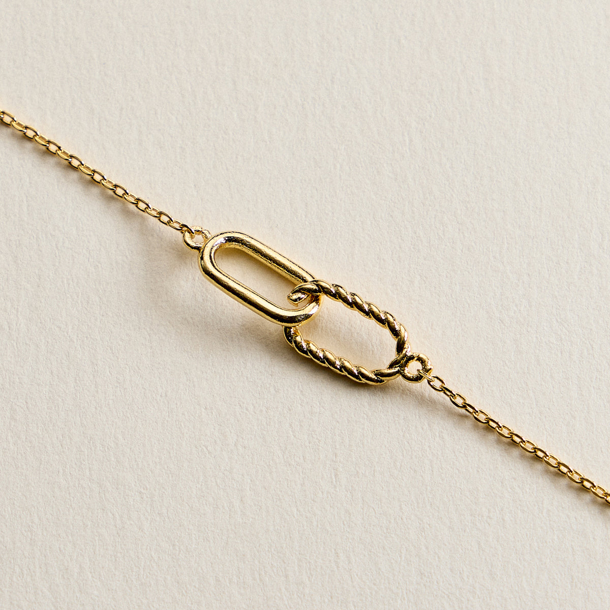 Interlocking Link Bracelet – 14K Gold Dipped Dainty Chain made in Korea