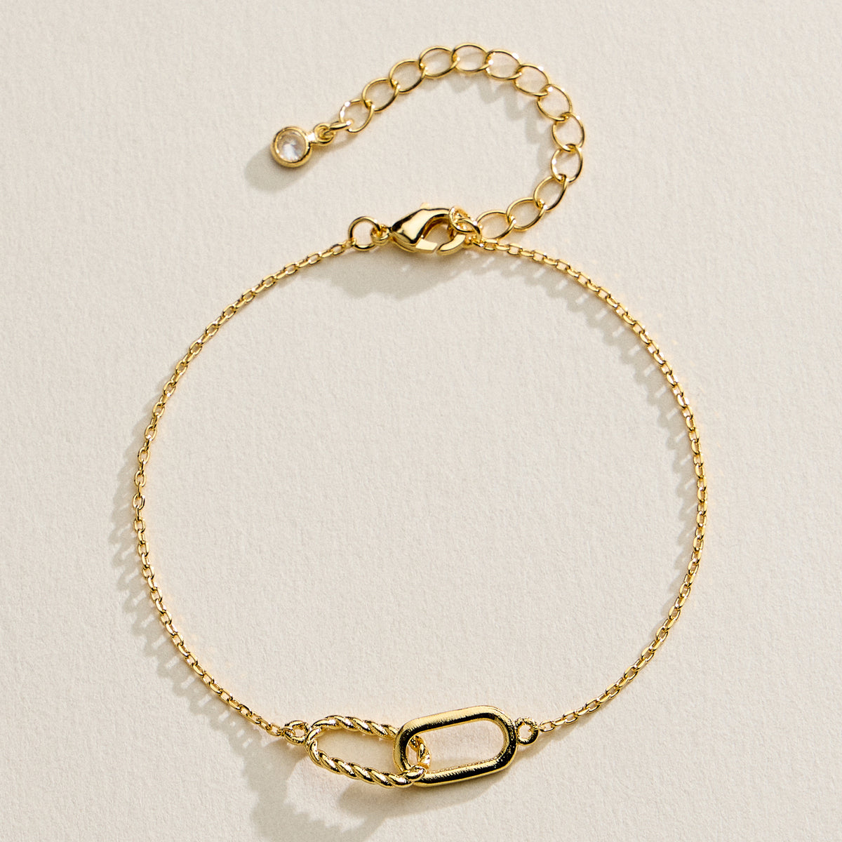 Interlocking Link Bracelet – 14K Gold Dipped Dainty Chain made in Korea
