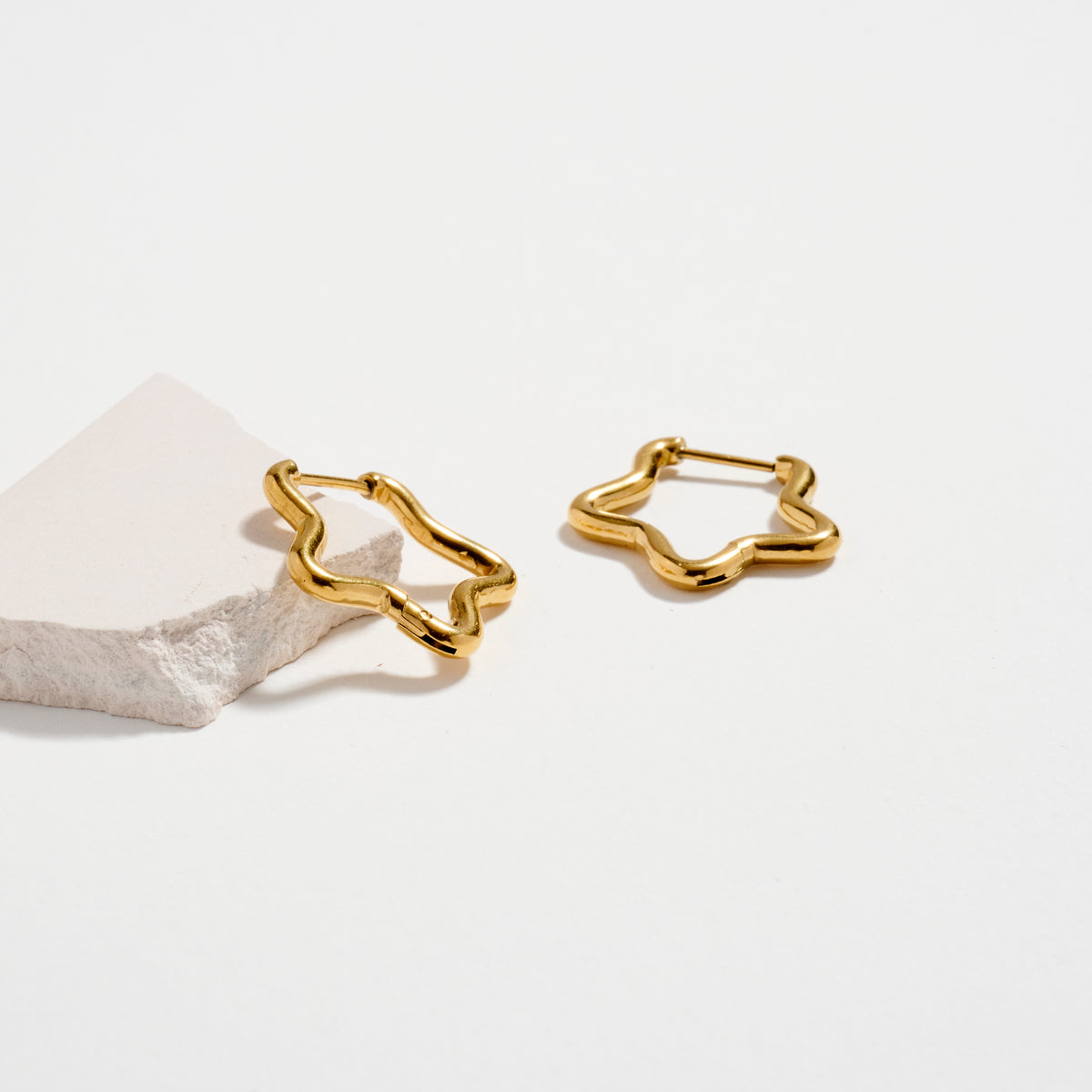 Stainless Steel Star Outline Hoop Earrings – Hypoallergenic & Tarnish Free