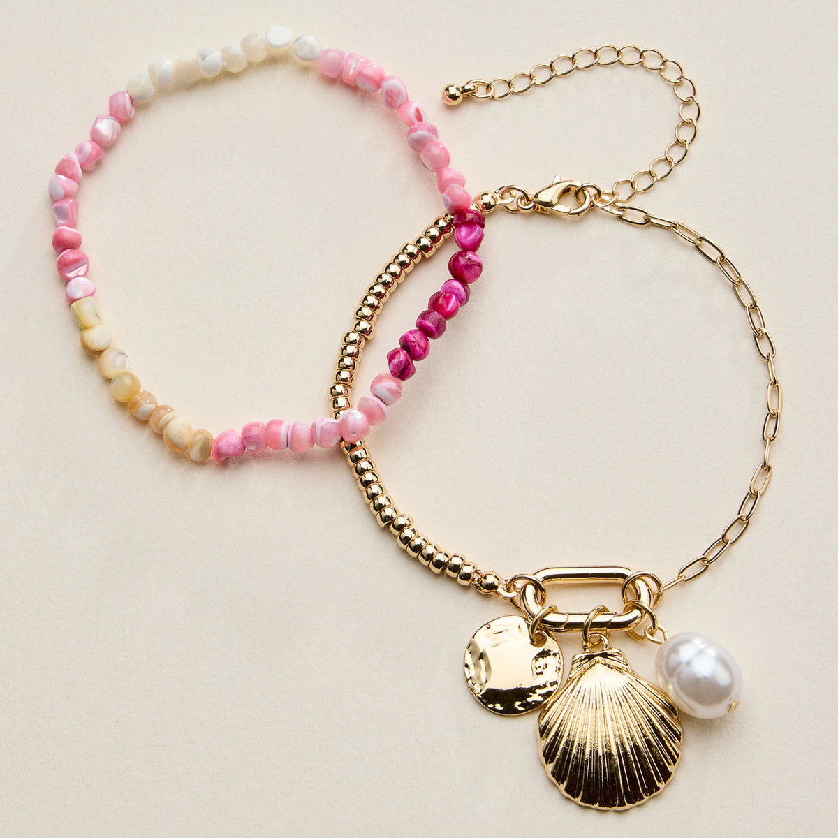 Beaded Shell Charm Bracelet for Women – Multicolor Bead Bracelet with Pearl & Gold Charms