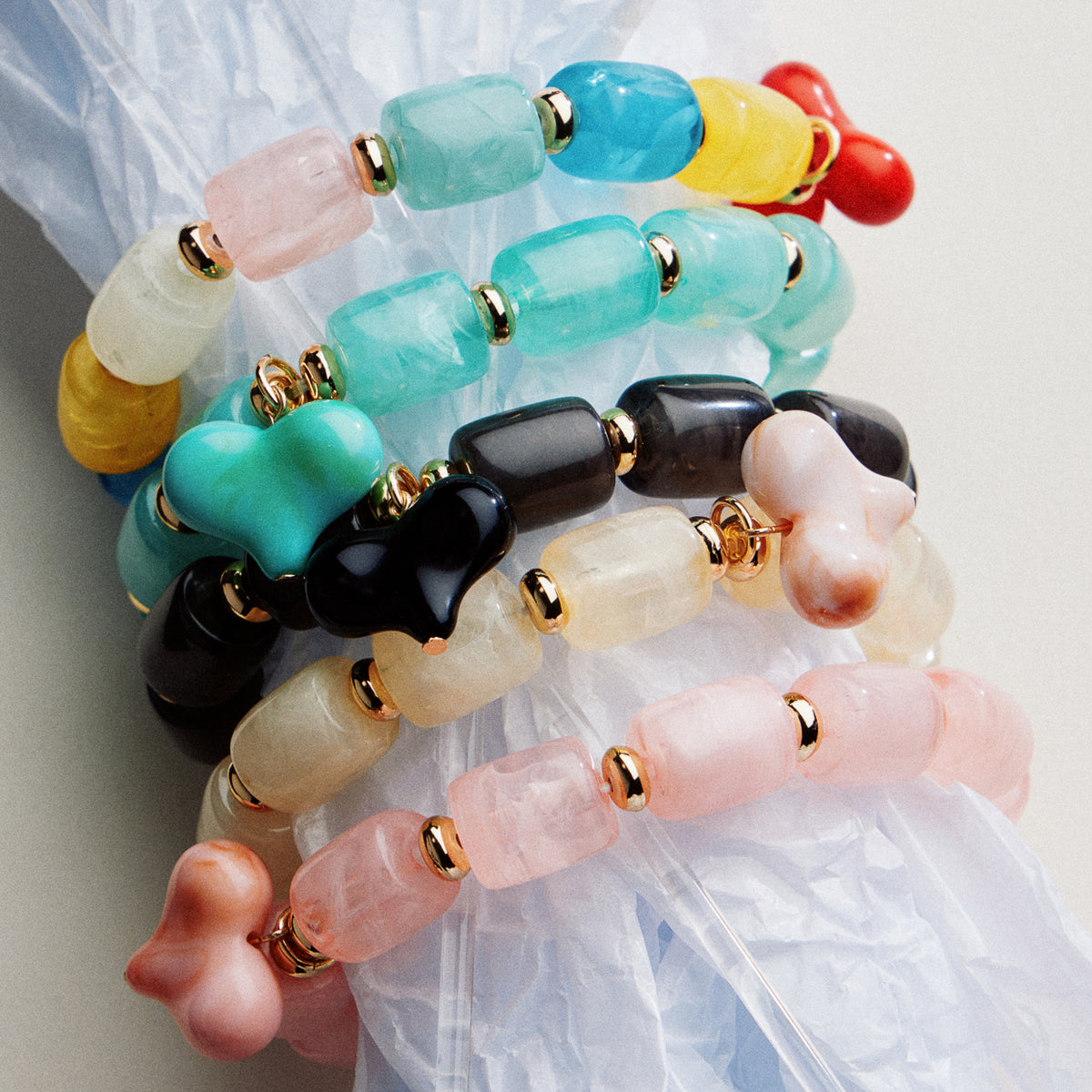 Chunky Beaded Stretch Bracelet with Heart Charm – Polished Resin Beads & Gold Accents, Statement Elastic Bracelet