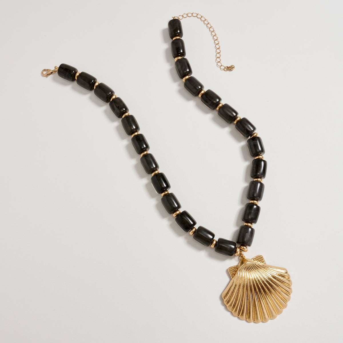 Gold Seashell Pendant Beaded Necklace – Chunky Resin Barrel Beads with Adjustable Chain, Coastal Statement Jewelry for Women