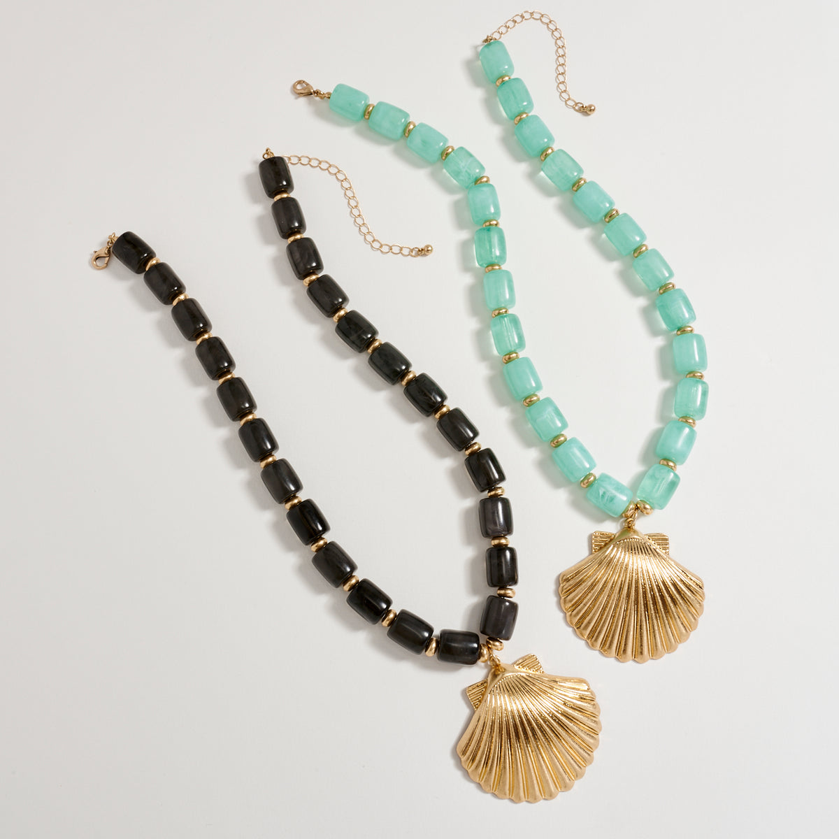 Gold Seashell Pendant Beaded Necklace – Chunky Resin Barrel Beads with Adjustable Chain, Coastal Statement Jewelry for Women