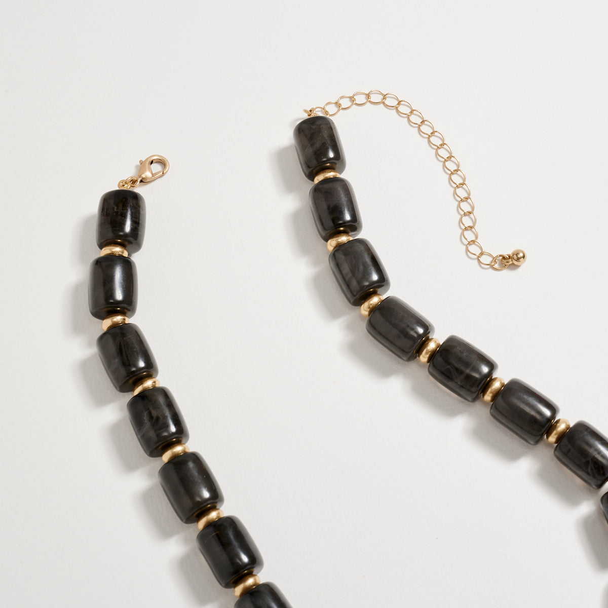 Gold Seashell Pendant Beaded Necklace – Chunky Resin Barrel Beads with Adjustable Chain, Coastal Statement Jewelry for Women