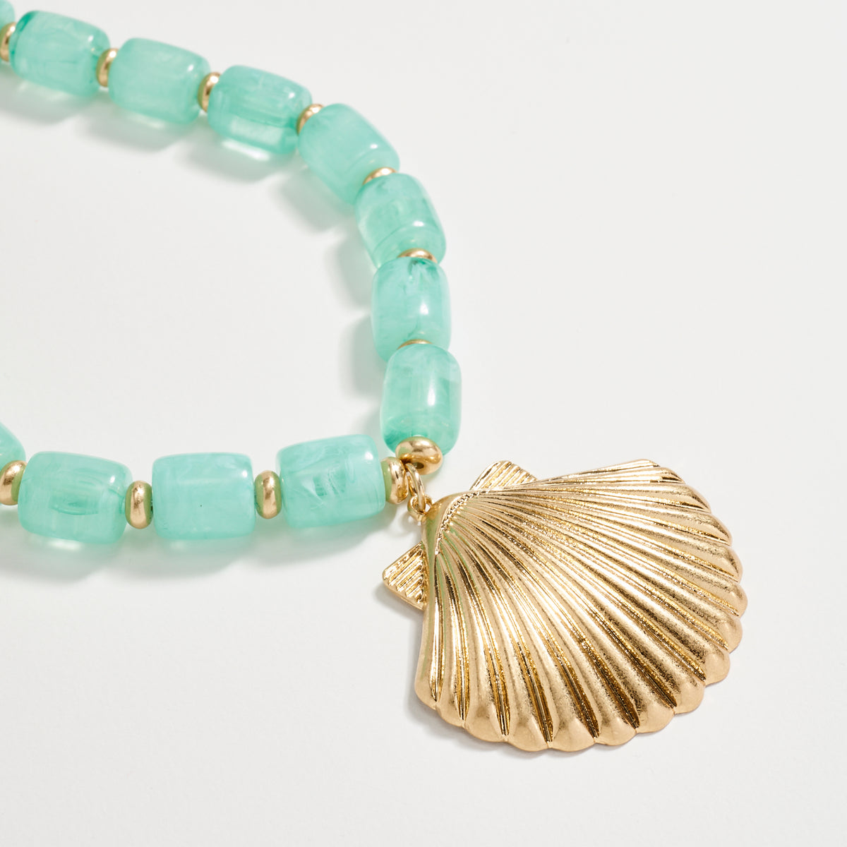 Gold Seashell Pendant Beaded Necklace – Chunky Resin Barrel Beads with Adjustable Chain, Coastal Statement Jewelry for Women