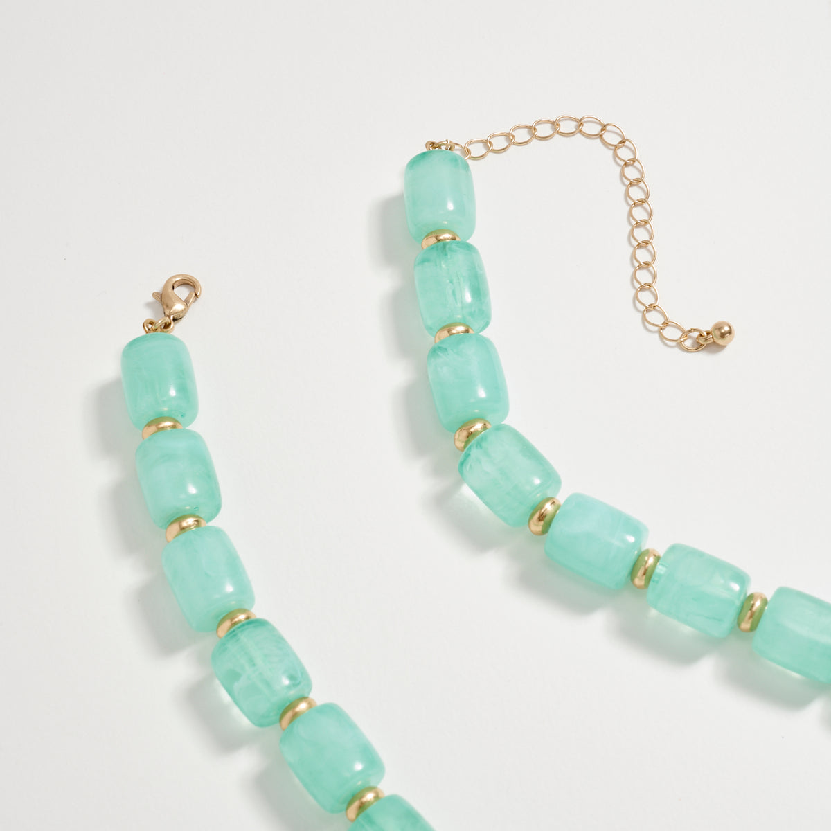 Gold Seashell Pendant Beaded Necklace – Chunky Resin Barrel Beads with Adjustable Chain, Coastal Statement Jewelry for Women