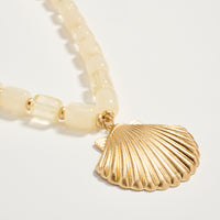 Gold Seashell Pendant Beaded Necklace – Chunky Resin Barrel Beads with Adjustable Chain, Coastal Statement Jewelry for Women