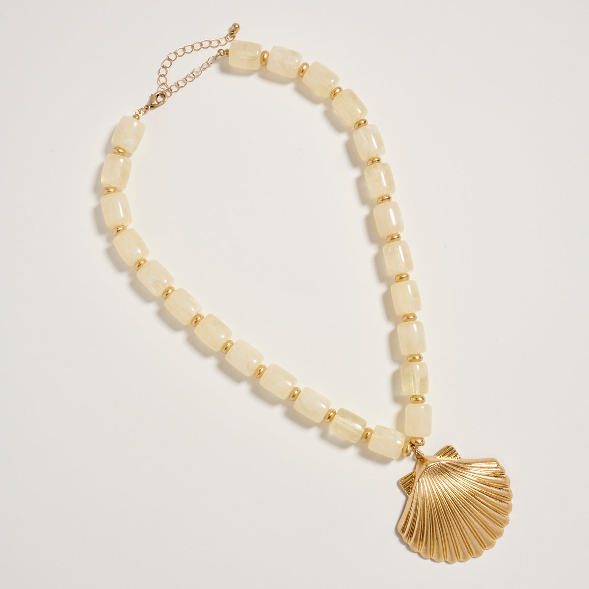 Gold Seashell Pendant Beaded Necklace – Chunky Resin Barrel Beads with Adjustable Chain, Coastal Statement Jewelry for Women