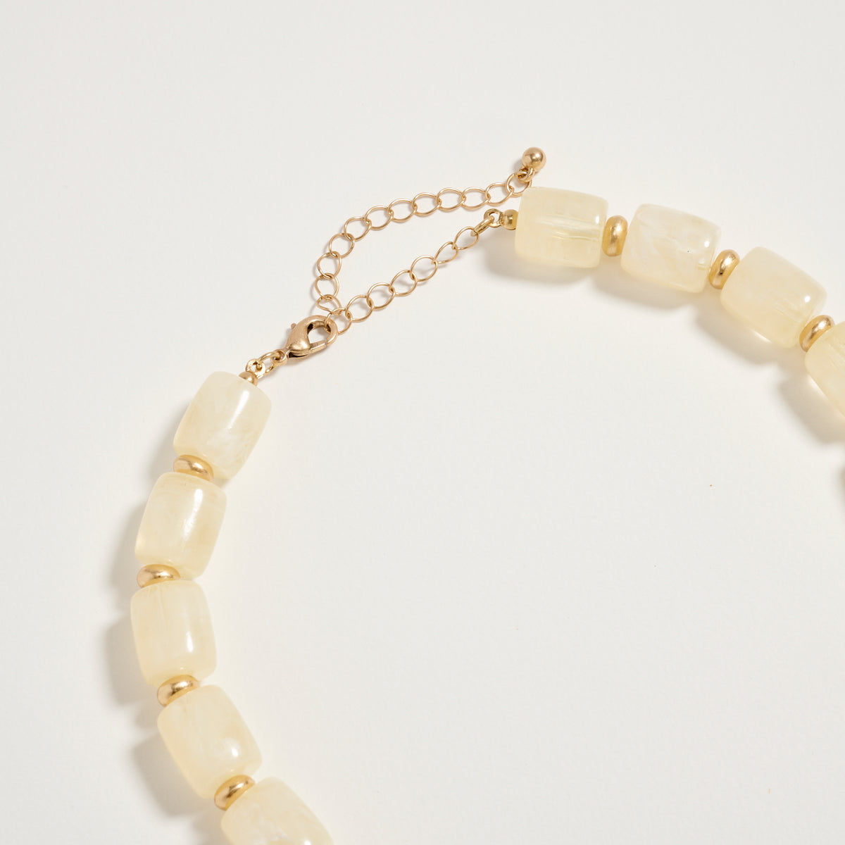 Gold Seashell Pendant Beaded Necklace – Chunky Resin Barrel Beads with Adjustable Chain, Coastal Statement Jewelry for Women