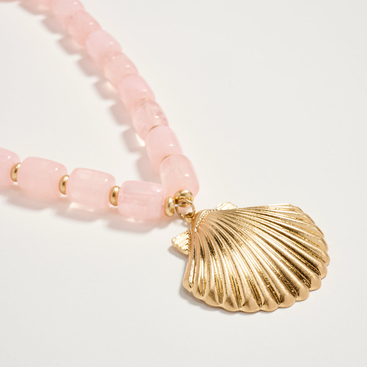 Gold Seashell Pendant Beaded Necklace – Chunky Resin Barrel Beads with Adjustable Chain, Coastal Statement Jewelry for Women
