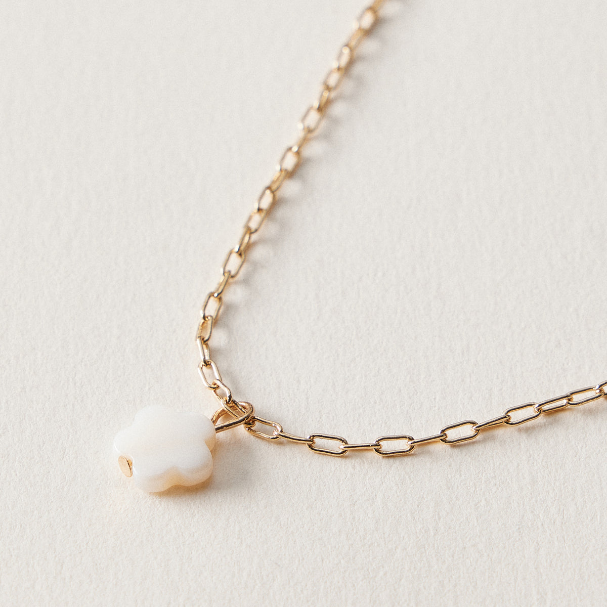 Flower Charm Chain Anklet – Minimal White Flower Anklet