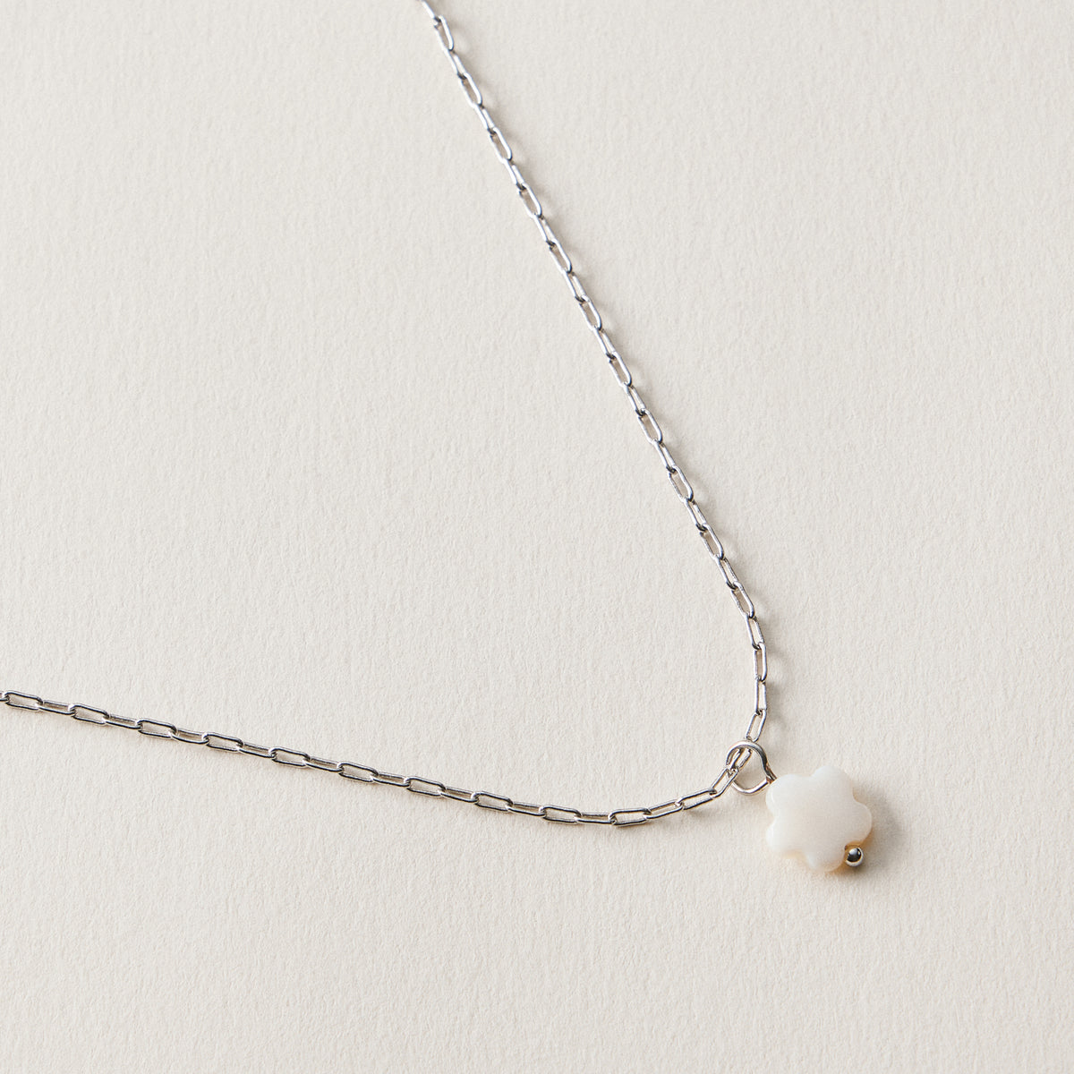Flower Charm Chain Anklet – Minimal White Flower Anklet