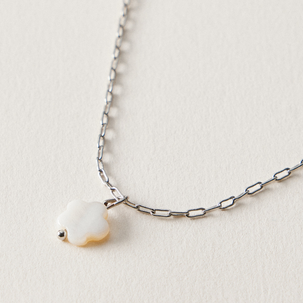 Flower Charm Chain Anklet – Minimal White Flower Anklet