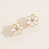 Mother of Pearl Daisy Stud Earrings – Elegant Floral Jewelry for Everyday & Special Occasions