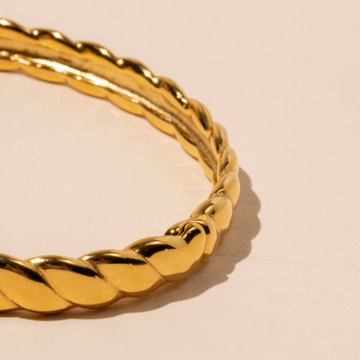 18K Gold Plated Stainless Steel Contemporary Design Bangle