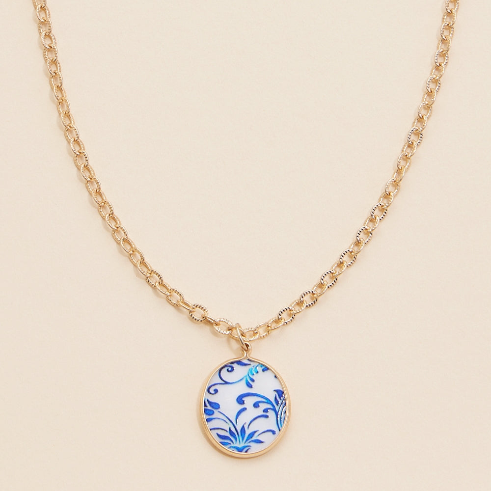 Mother of Pearl Round Charm Short Necklace