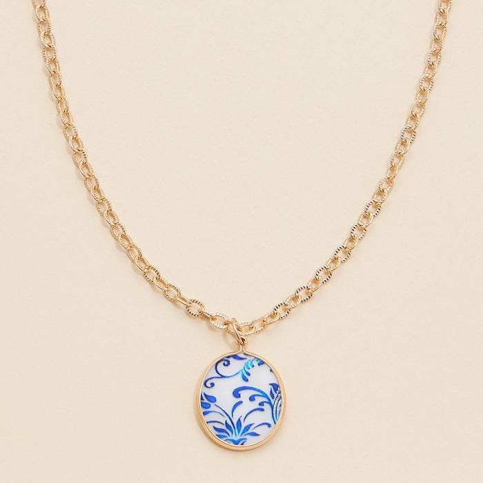 Mother of Pearl Round Charm Short Necklace