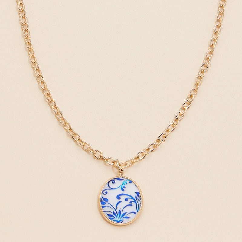 Mother of Pearl Round Charm Short Necklace