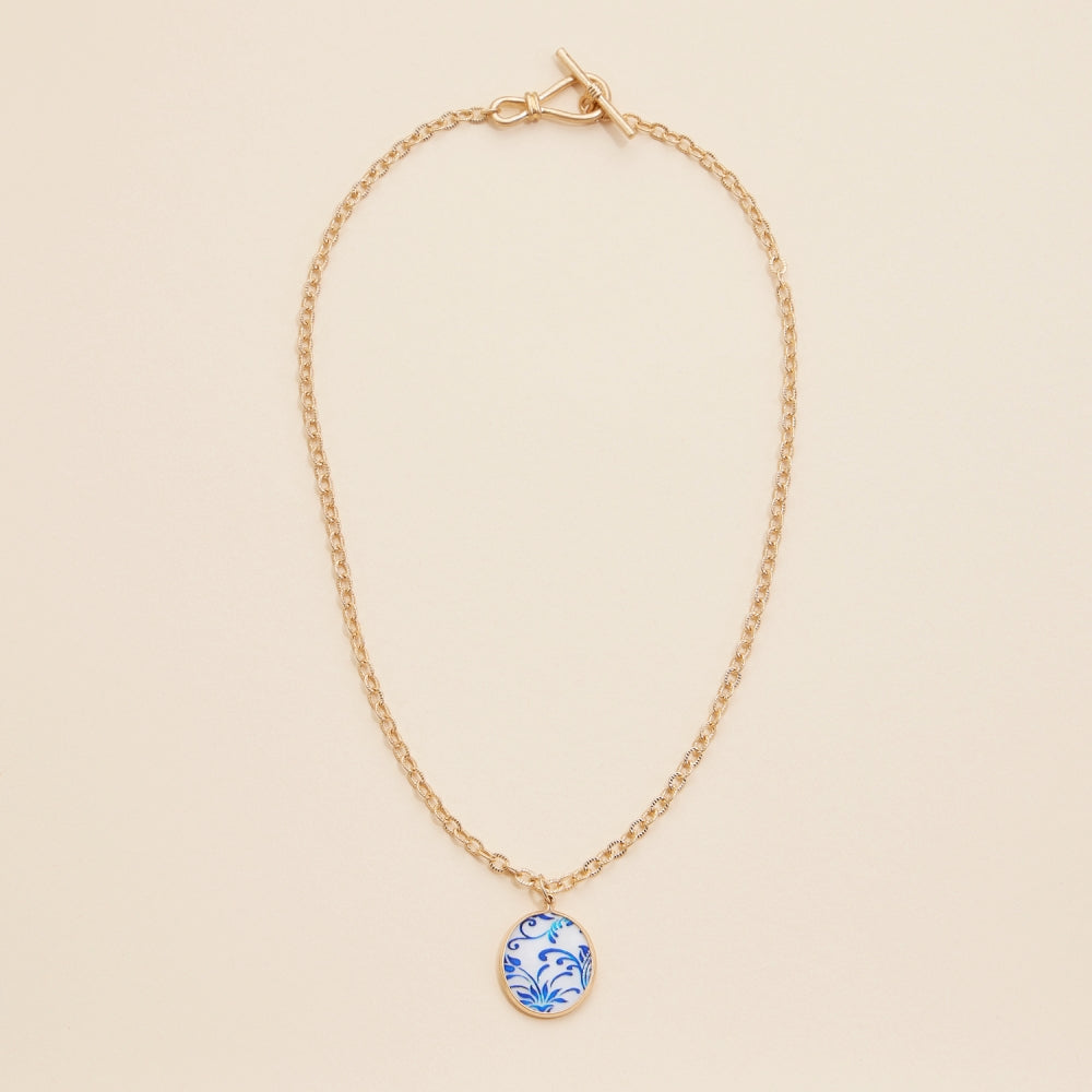 Mother of Pearl Round Charm Short Necklace