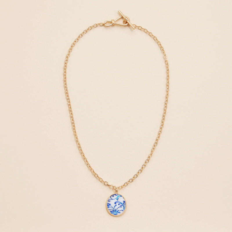 Mother of Pearl Round Charm Short Necklace