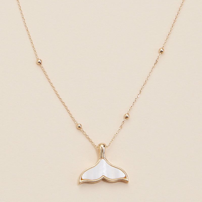 Whale Tale Shell Charm Short Necklace