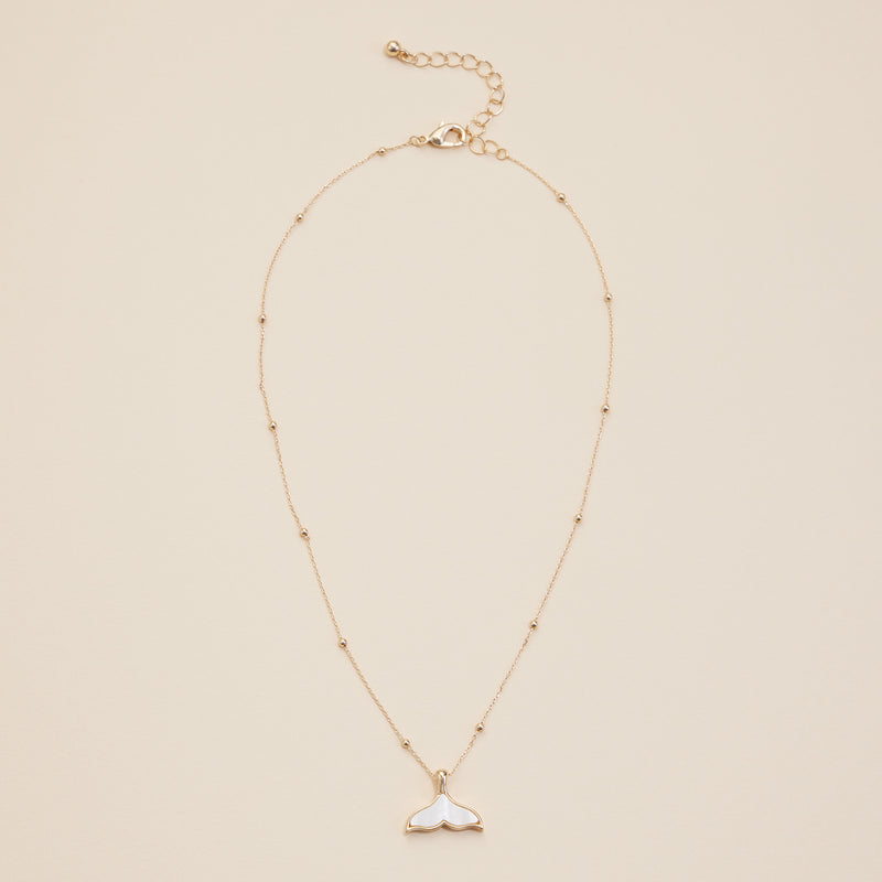 Whale Tale Shell Charm Short Necklace