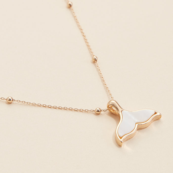 Whale Tale Shell Charm Short Necklace