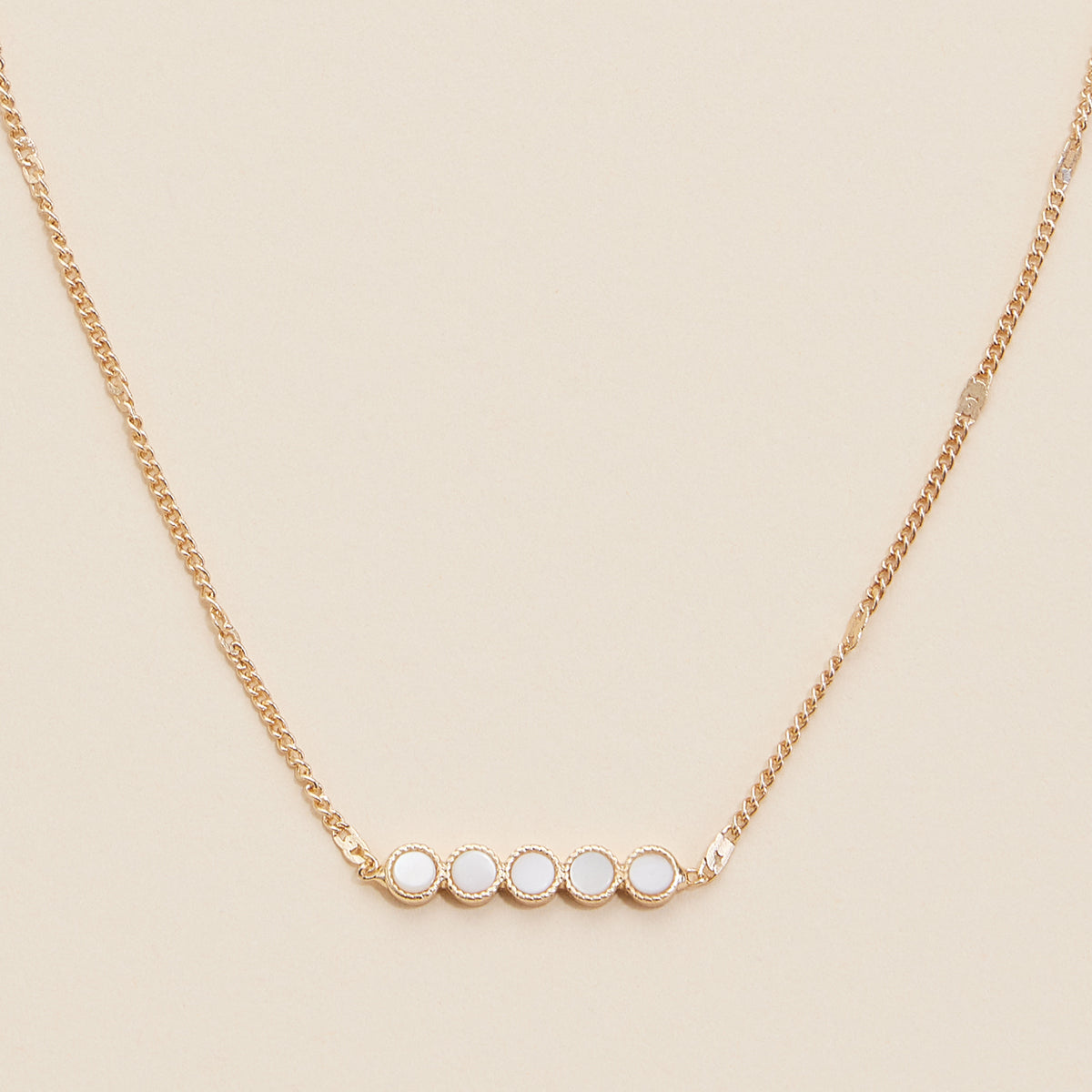 Shell Dots Charm Short Necklace
