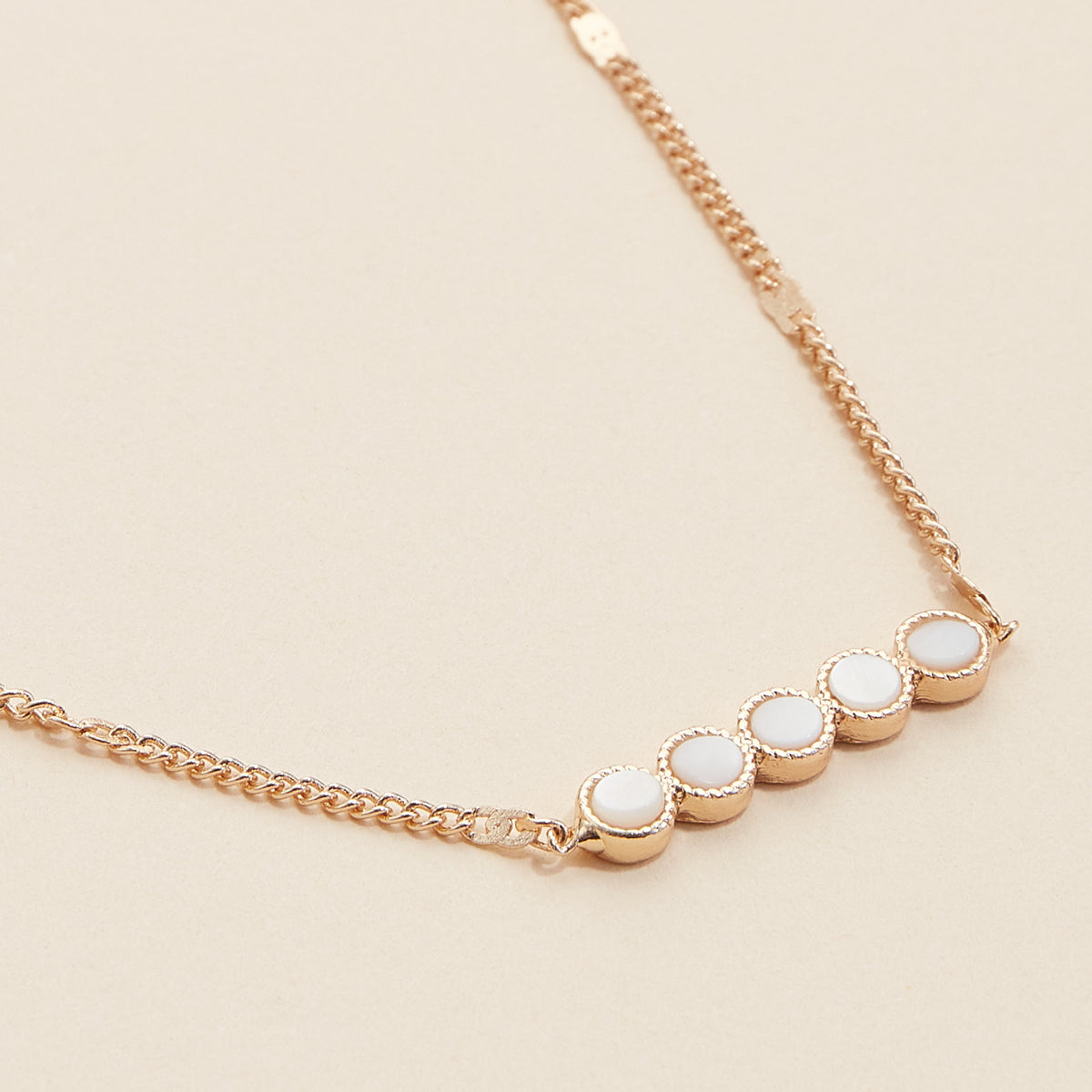 Shell Dots Charm Short Necklace
