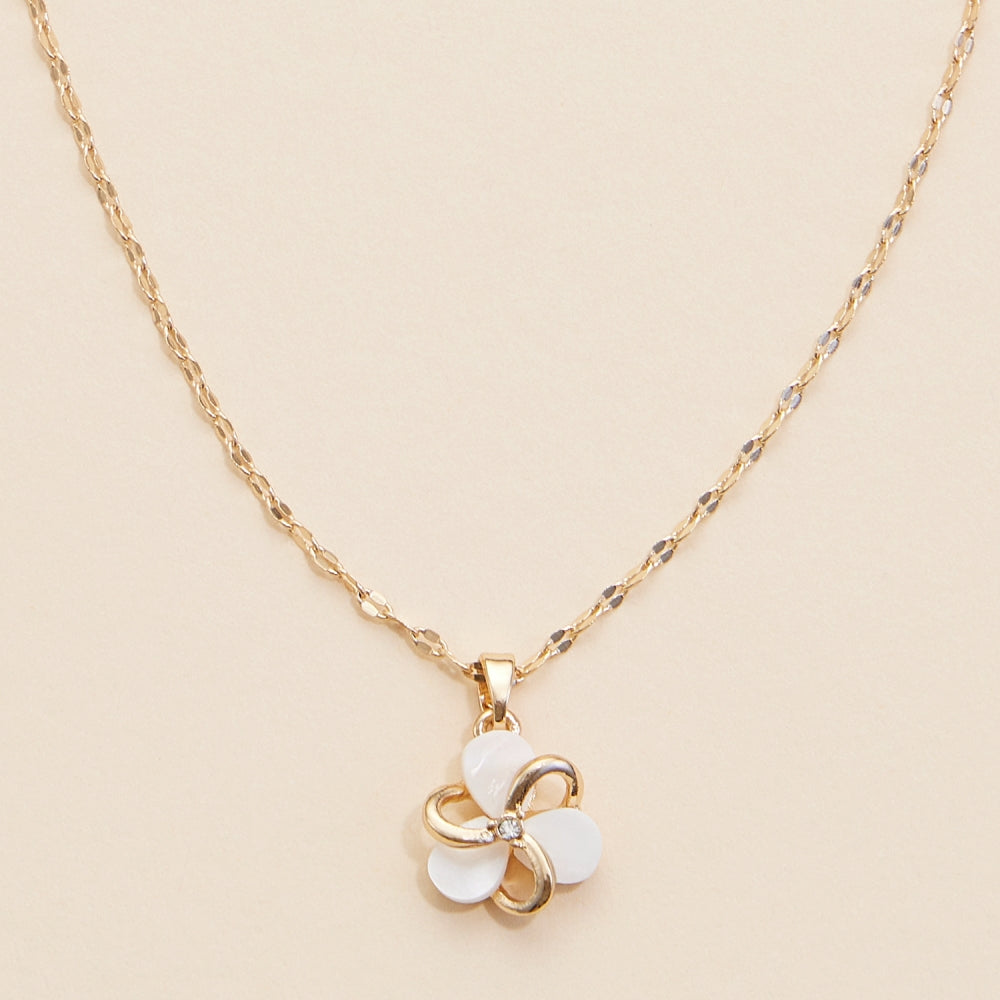 Floral Shell Charm Short Necklace