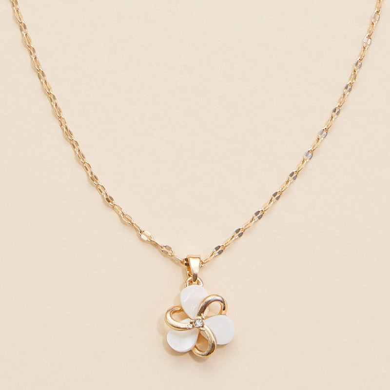 Floral Shell Charm Short Necklace