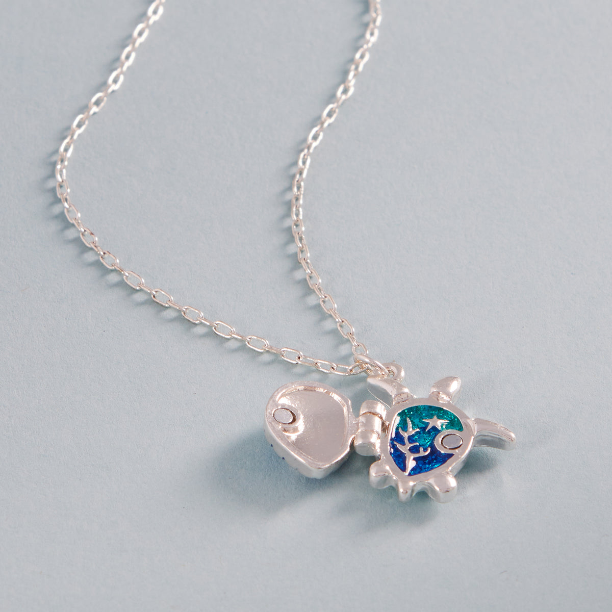 Sea Turtle Locket Necklace – Silver Tone Ocean-Inspired Pendant with Hidden Charm