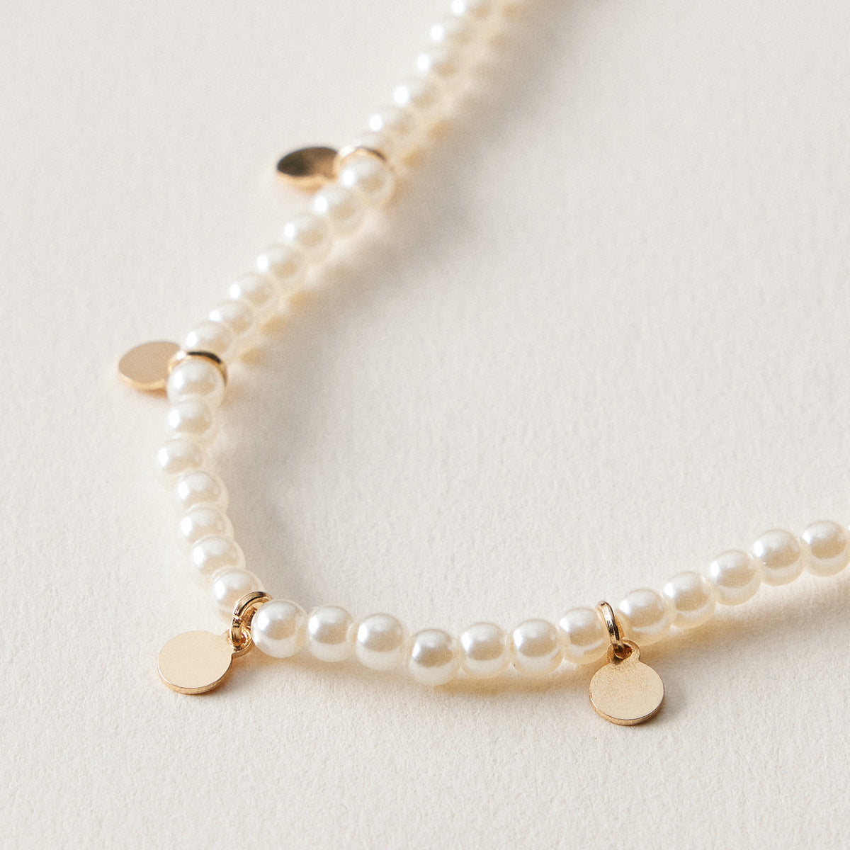 Pearl Disc Charm Anklet | Dainty Beaded Jewelry