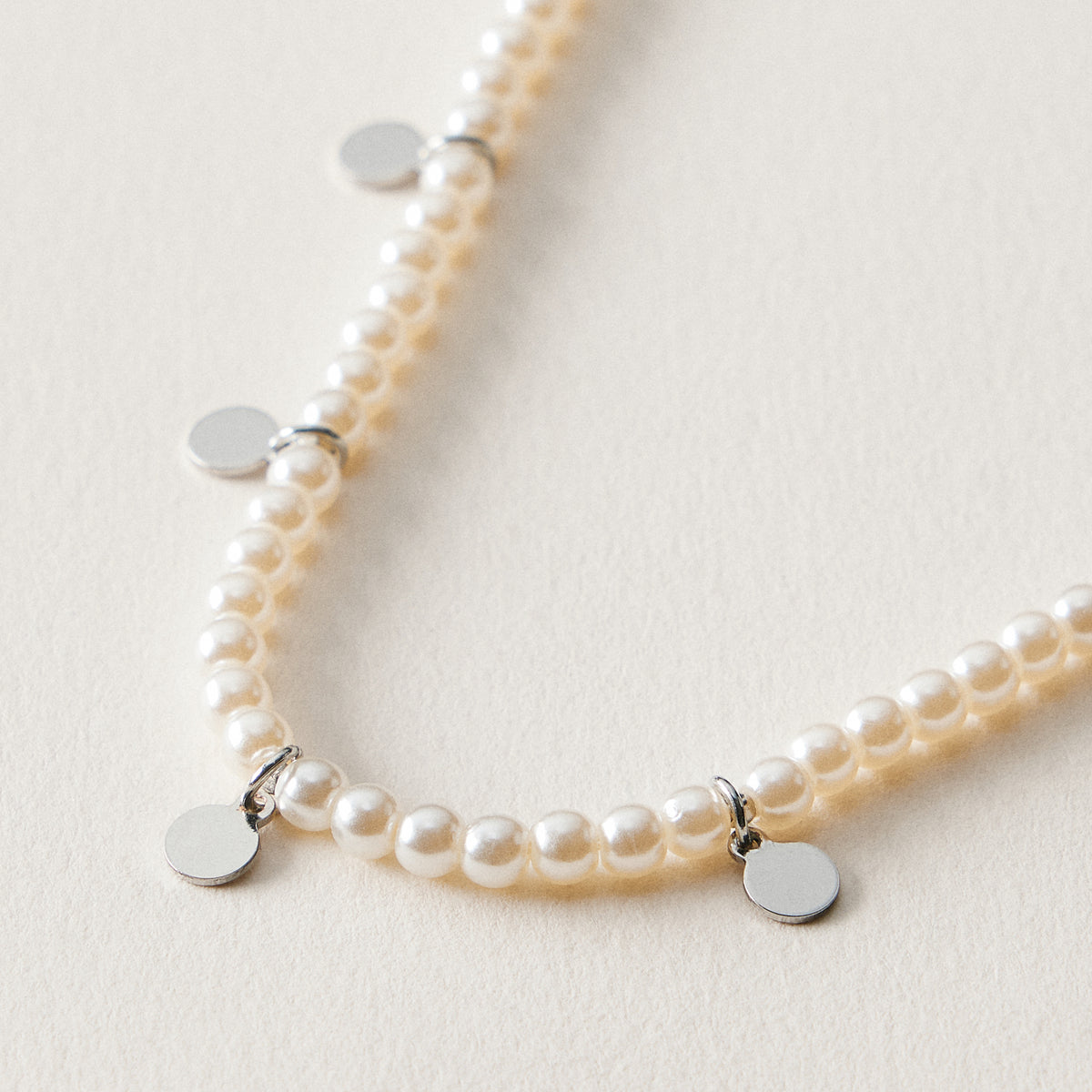 Pearl Disc Charm Anklet | Dainty Beaded Jewelry